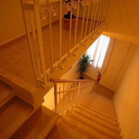 Guest House Roma Prato Eksteriør bilde