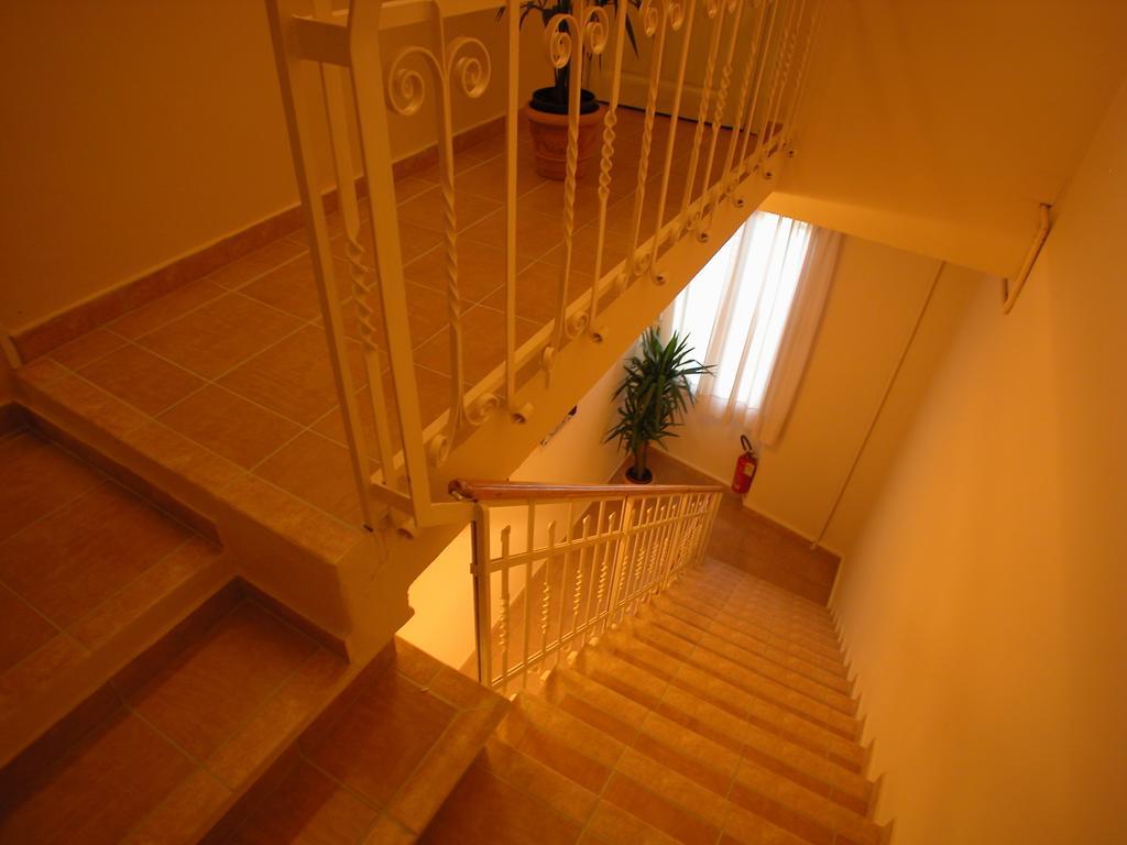 Guest House Roma Prato Eksteriør bilde