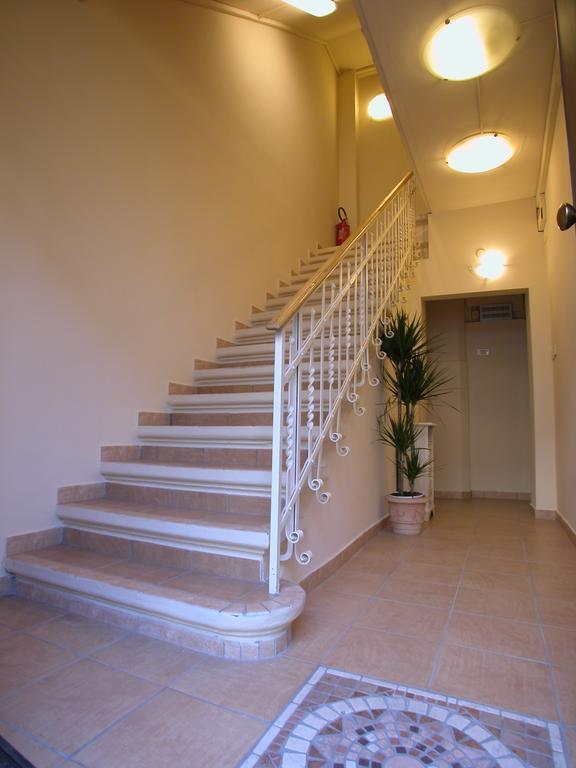 Guest House Roma Prato Eksteriør bilde